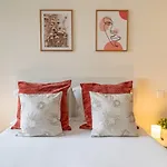 Lejlighed Modern & Sleek Flat | Terrace & Garage By Hostwise *
