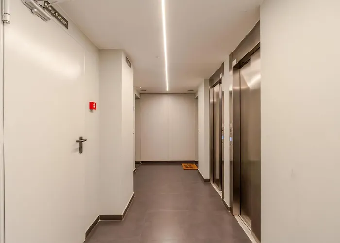 Modern & Sleek Flat | Terrace & Garage By Hostwise * 波尔图