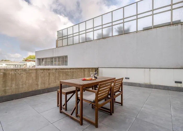 公寓 Modern & Sleek Flat | Terrace & Garage By Hostwise