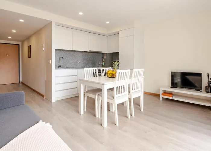 Modern & Sleek Flat | Terrace & Garage By Hostwise 公寓