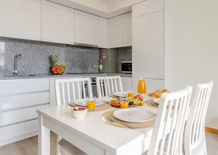 Modern & Sleek Flat | Terrace & Garage By Hostwise Lägenhet