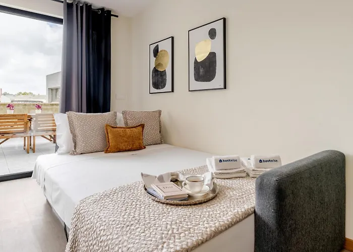 Modern & Sleek Flat | Terrace & Garage By Hostwise Lägenhet