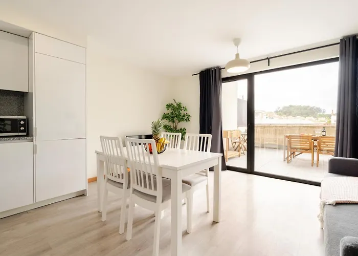 Modern & Sleek Flat | Terrace & Garage By Hostwise 波尔图