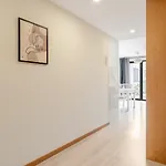 Apartmán Modern & Sleek Flat | Terrace & Garage By Hostwise *