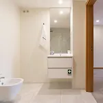 Apartment Modern & Sleek Flat | Terrace & Garage By Hostwise Porto