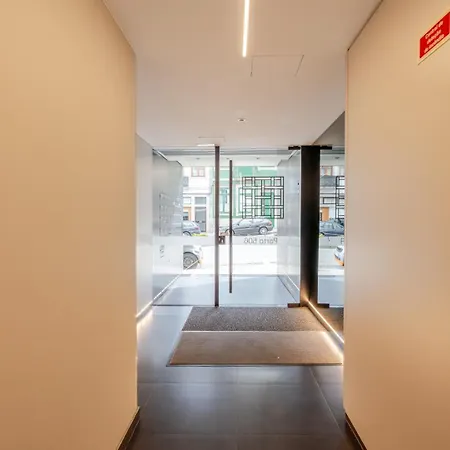 Modern & Sleek Flat | Terrace & Garage By Hostwise Apartmán
