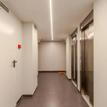 Modern & Sleek Flat | Terrace & Garage By Hostwise * Porto