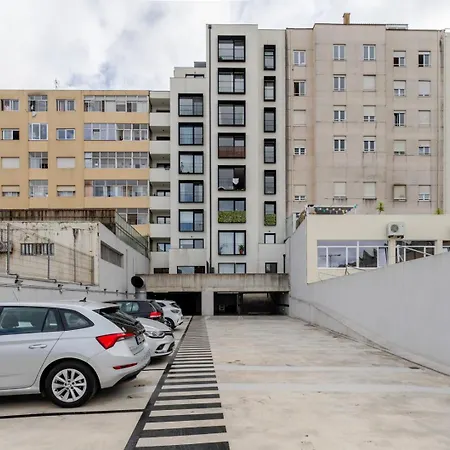 Modern & Sleek Flat | Terrace & Garage By Hostwise Apartmán