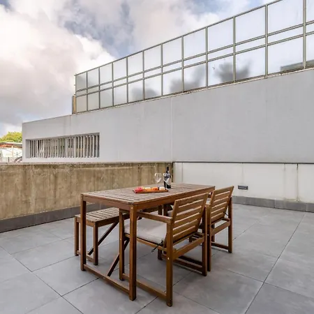 Apartament Modern & Sleek Flat | Terrace & Garage By Hostwise