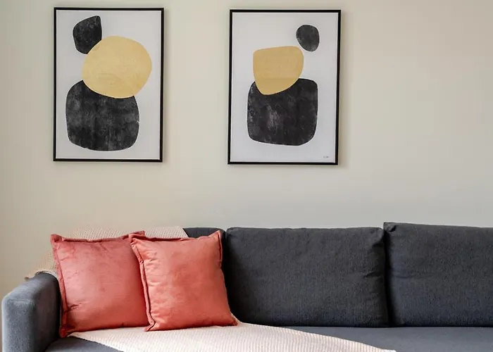 Modern & Sleek Flat | Terrace & Garage By Hostwise Apartament *