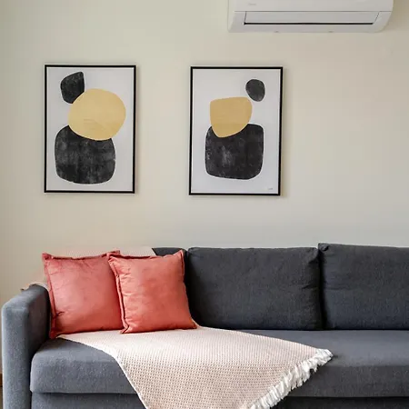 Modern & Sleek Flat | Terrace & Garage By Hostwise Apartamento *